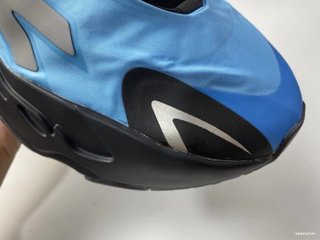 Yeezy 'Bright Cyan' ADIDAS 700 GZ3079 MNVN Boost 0724